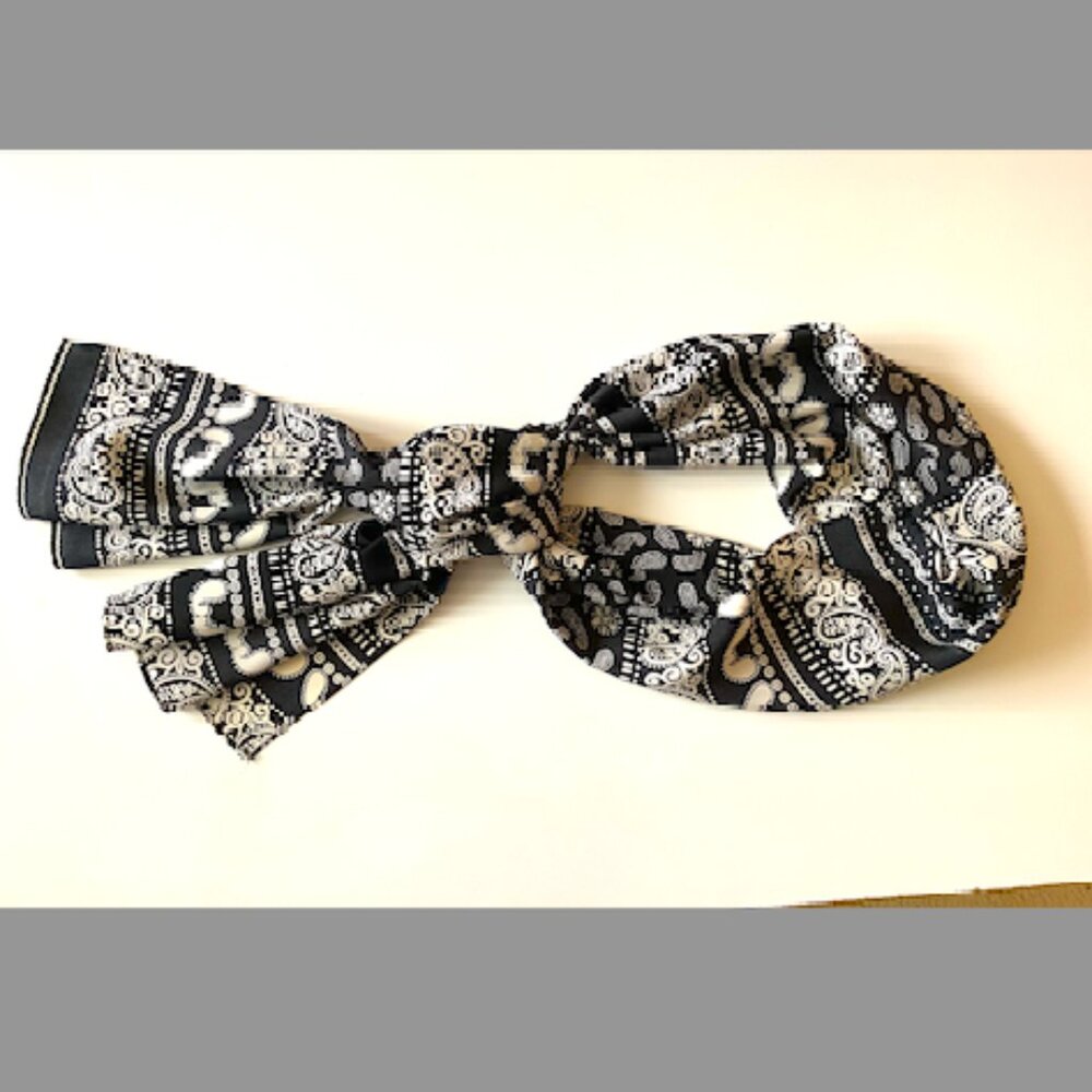 Black & White rectangle scarf,  Poly blend, 14 x 66 inches, unbranded